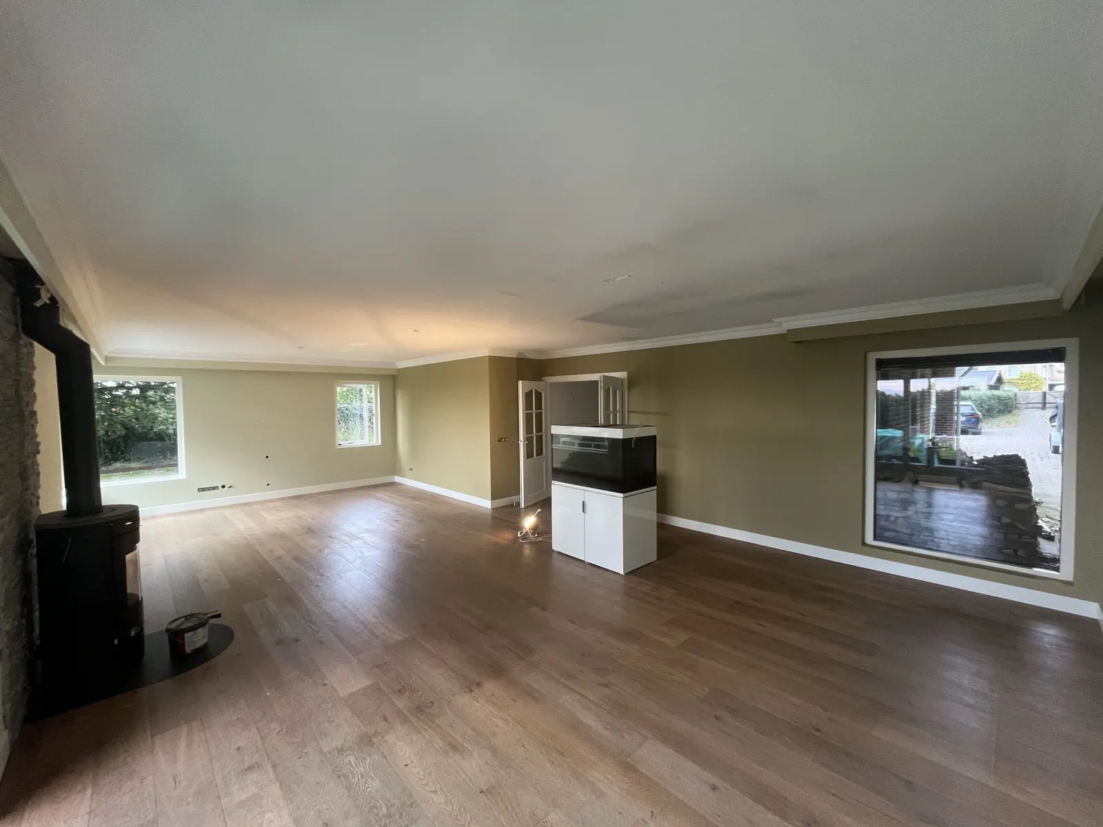 Woning > woonkamer, hal, garderobe, keuken en bijkeuken | Hoogerheide in Hoogerheide (Latex sauzen, Latex verfspuiten, Stucwerken)