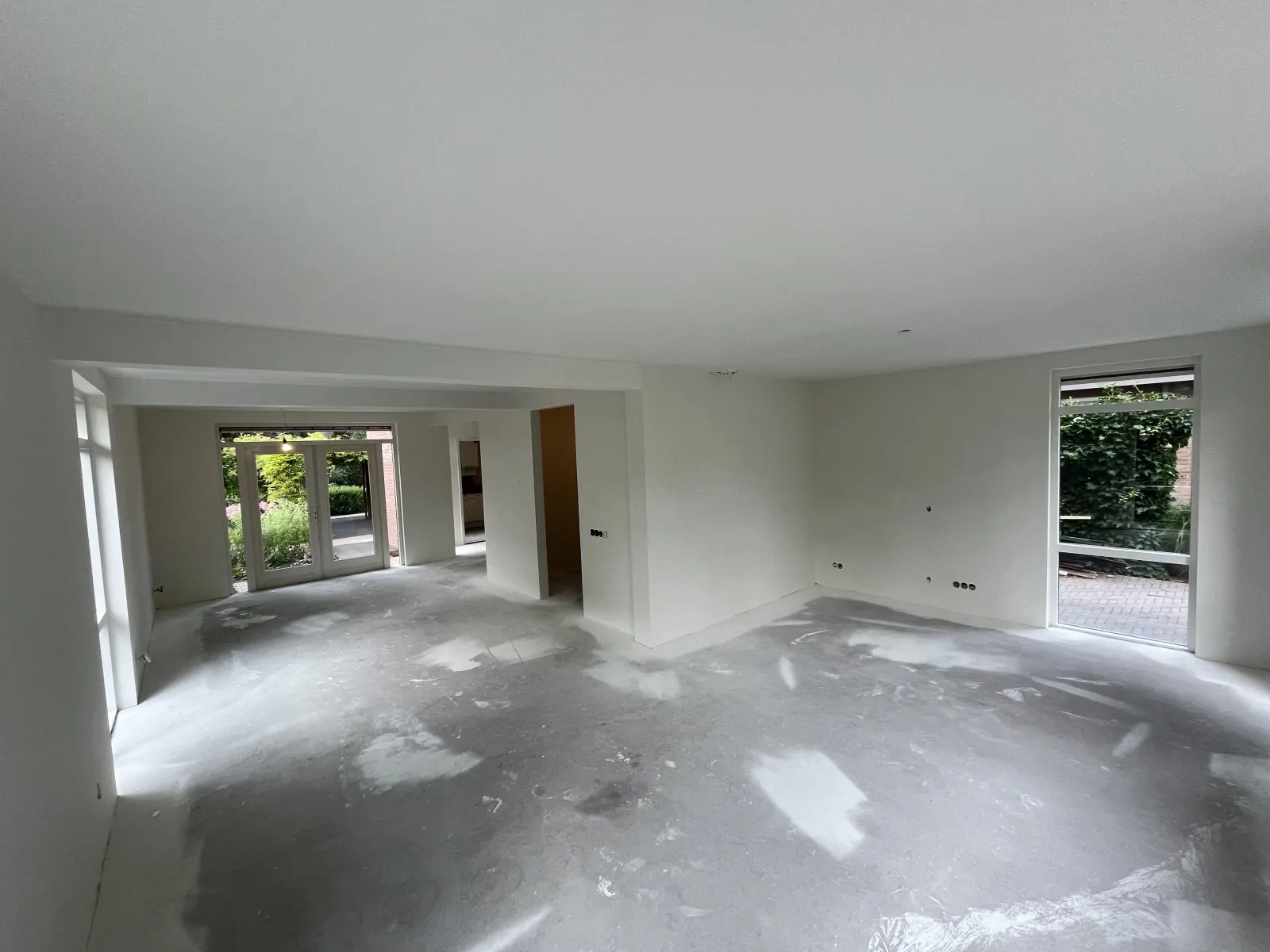 Complete Woning > woonkamer, hal, wc, trapgat, overloop, slaapkamers en zolder | Epe in Epe (Latex sauzen, Latex verfspuiten, Schilderwerk, Stucwerken)