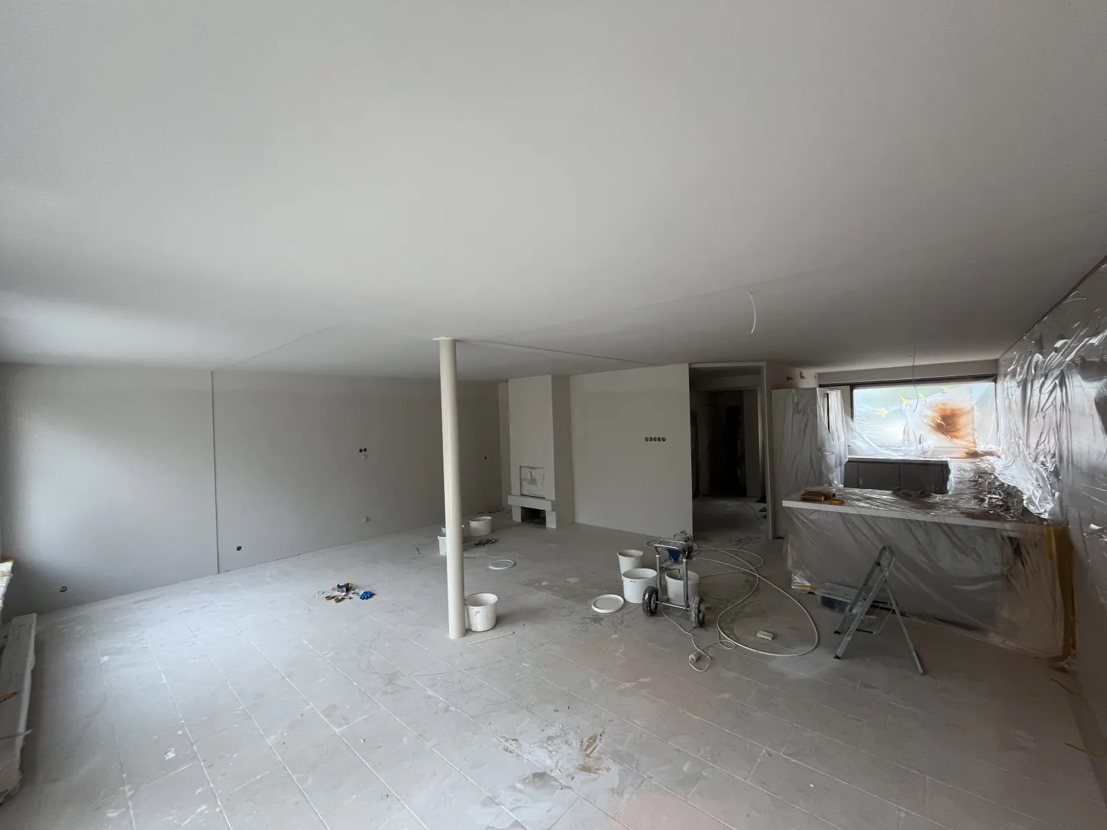 Complete Woning > woonkamer, hal, slaapkamers, trapgat, overloop en zolder | Maassluis