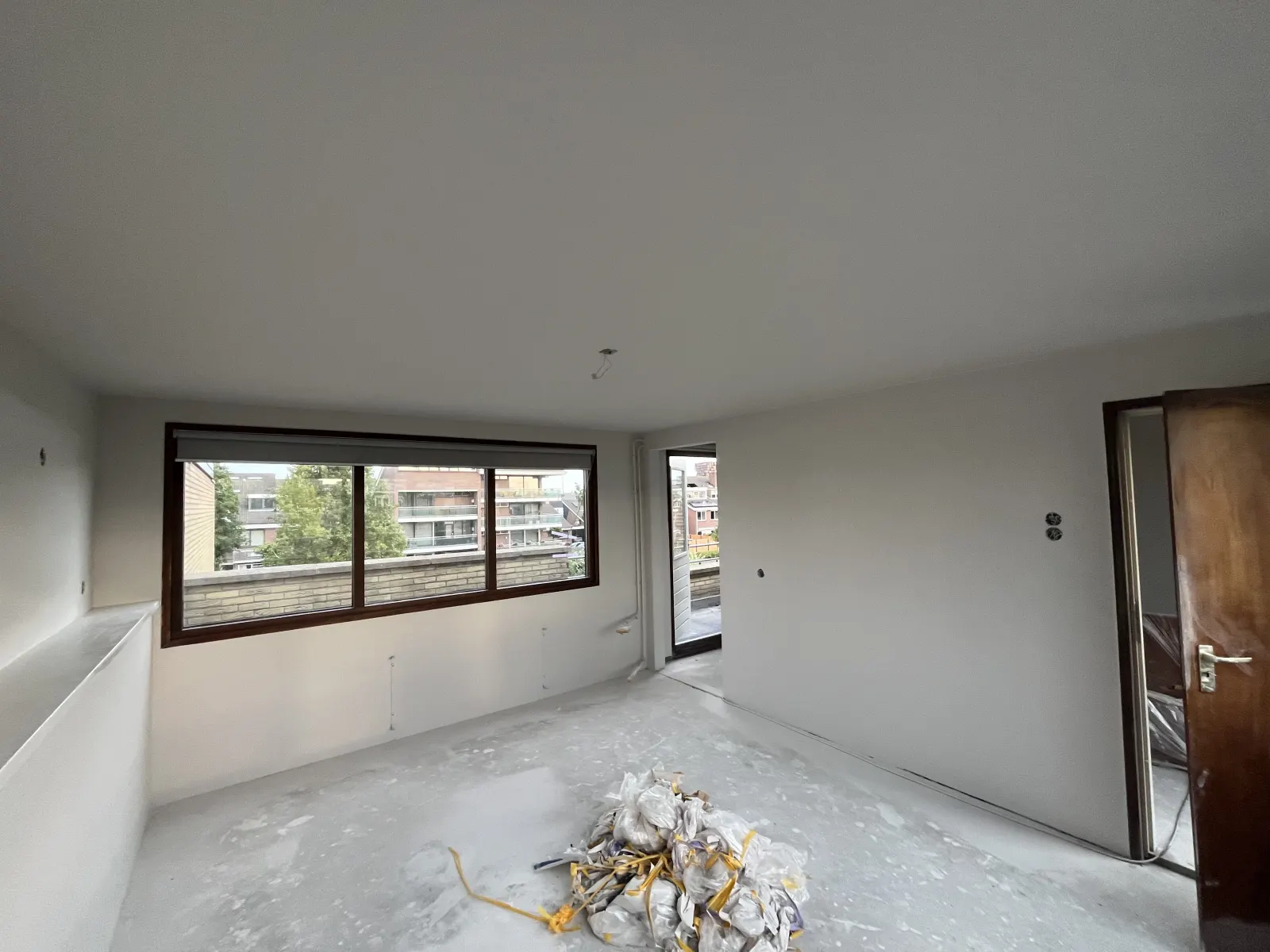 Complete Woning > woonkamer, hal, slaapkamers, trapgat, overloop en zolder | Maassluis