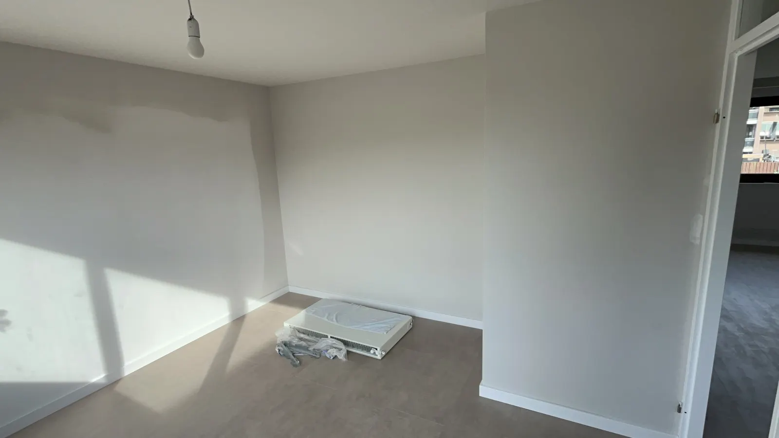 Complete Woning > woonkamer, hal, slaapkamers, trapgat, overloop en zolder | Maassluis