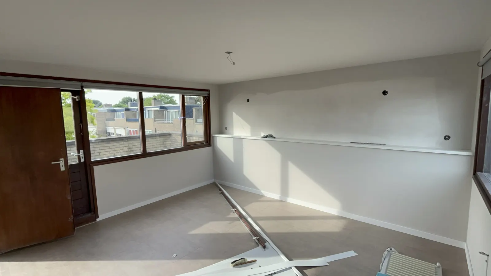 Complete Woning > woonkamer, hal, slaapkamers, trapgat, overloop en zolder | Maassluis