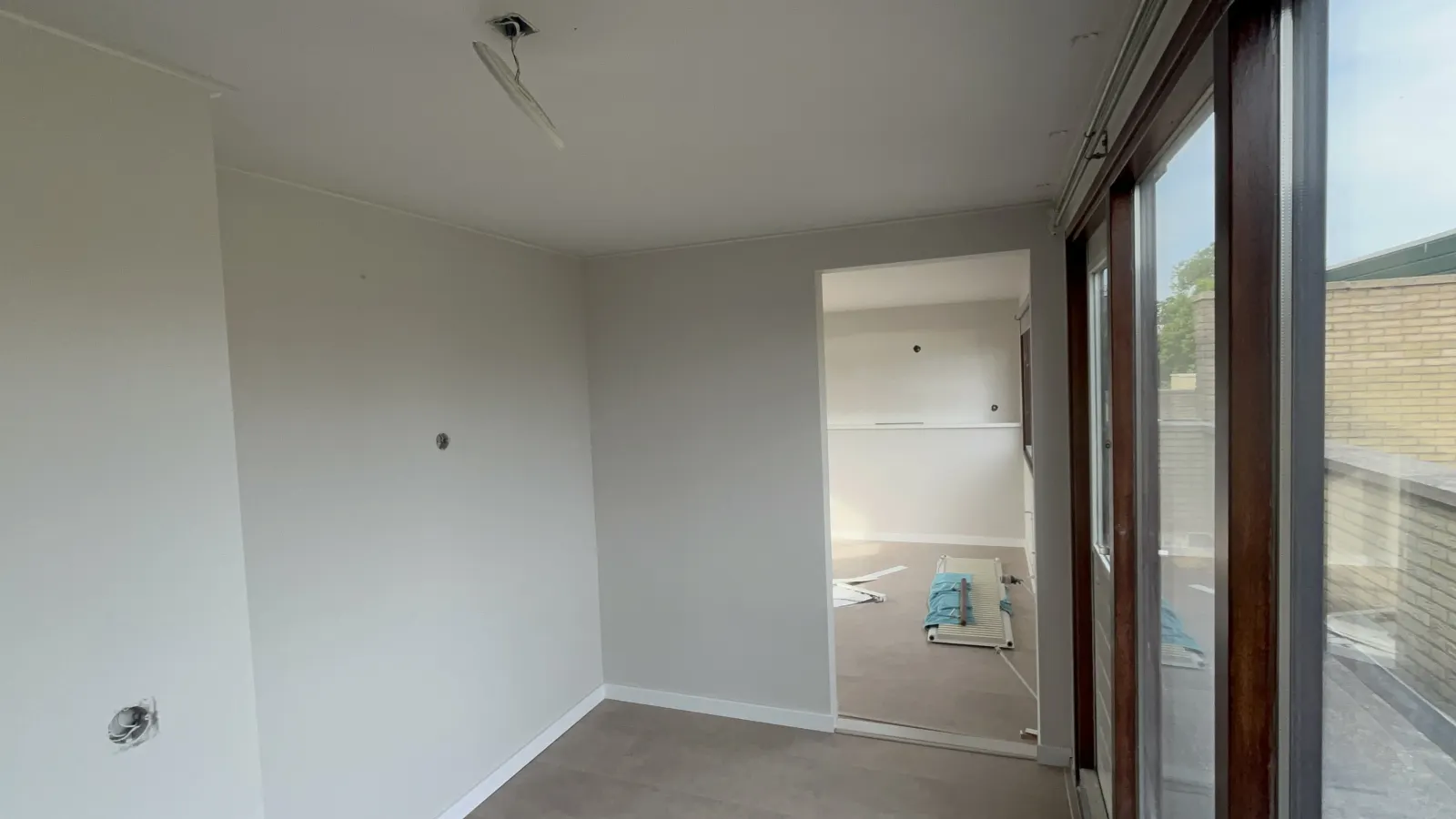 Complete Woning > woonkamer, hal, slaapkamers, trapgat, overloop en zolder | Maassluis